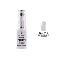 VICTORIA VYNN 035 Pure Crèmehybride Zilvercement Hybride Lak 8ml