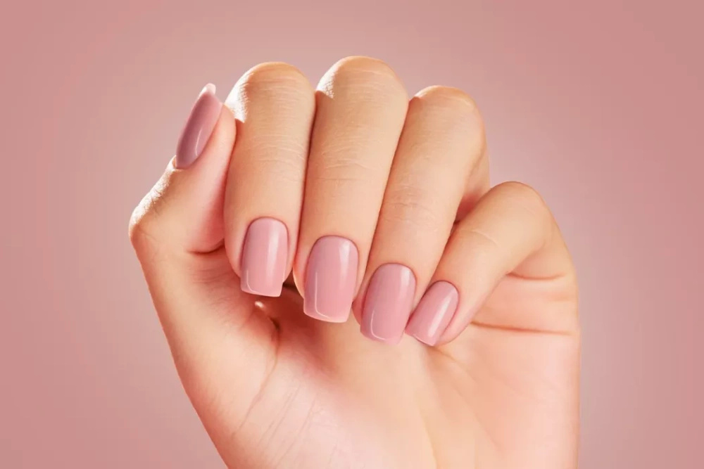 Victoria Vynn Mega Base Cover Base híbrida natural para superposición 8 ml